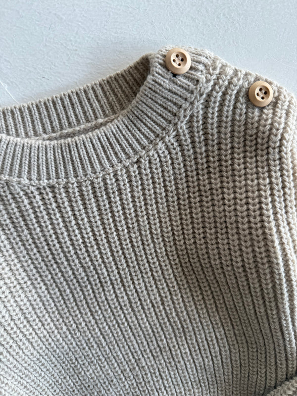 Pullover mit Rundhalsausschnitt und Knöpfen