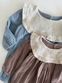 Винтажное платье из муслина для девочки | Комплект из двух предметов с повязкой на голову