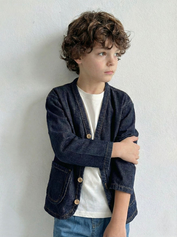 Çocuk kot ceket oversize kesimiyle 3–9 yaş kız ve erkek çocuklar için rahat kullanım sunar. Dayanıklı denim yapısıyla günlük kombinlere uyum sağlar. Şimdi sipariş verin!