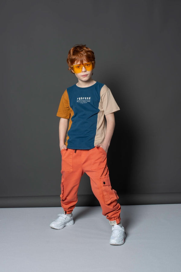 Çocuk unisex çok renkli tişört; 3–9 yaş için yumuşak dokulu kumaşı, rahat kesimi ve canlı renkleriyle gün boyu konfor sunar. Günlük kullanım için ideal bir tasarımdır.
