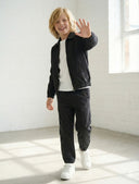 Fermuarlı çocuk kot ceket ve mont 5–15 yaş kız ve erkek çocuklar için dayanıklı denim yapısıyla günlük kullanımda rahatlık sunar. Mevsimlik, şık ve pratiktir. 