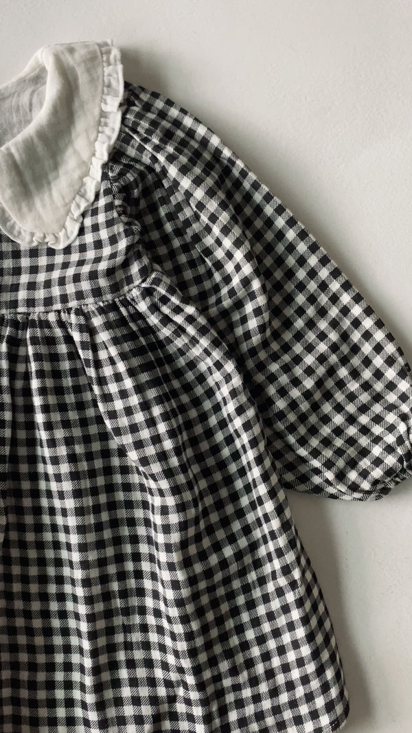 Vintage kariertes Musselin-Mädchenkleid | Langarm, Kragen, Plissee | 3–9 Jahre | 100 % Baumwolle | RG1462