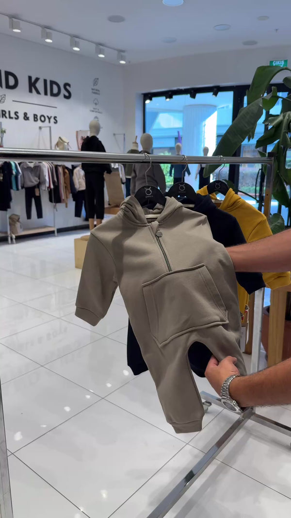 Baby-Kapuzenoverall | Halber Reißverschluss, Kängurutasche | 6 Monate–4 Jahre | RG398