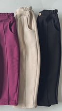 Kinder-Trainingshose mit Nahtdetails