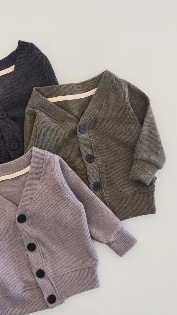 Baby-Strickjacke in Selanik-Struktur | V-Ausschnitt mit Knöpfen | 6 Monate–4 Jahre | Beige, Khaki, Anthrazit | RG397