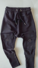 Basic-Hose mit Cargotasche und Schnürdetail