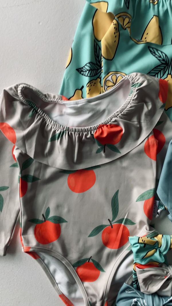 Kinder-Badeanzug mit Rüschenkragen, Langarm & Haarspange | 3–9 Jahre | RG Brand | RG1597