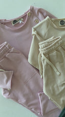 Kinder-Trainingsanzug-Set mit Schulterknöpfen und detailliertem Detail