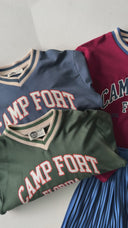 طقم تنورة قصيرة بطيات مطبوعة من الأمام للشباب، قطعتان