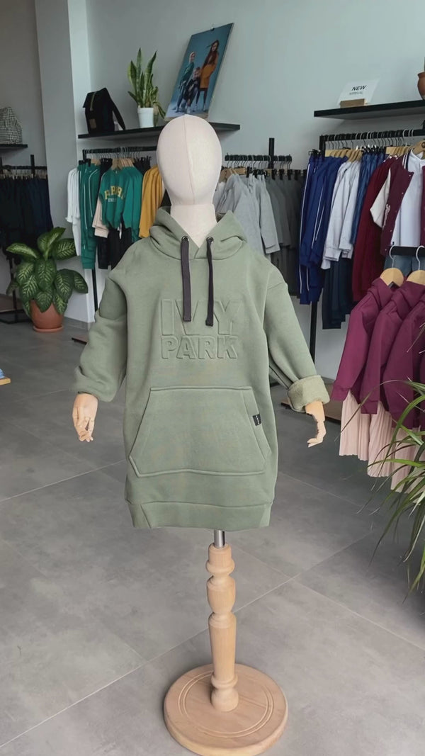 Kinder-Sweatkleid mit Kapuze und Prägedruck | 3–9 Jahre | RG Brand | RG1422