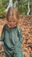 Kinder-Trainingsanzug-Set mit Schulterknöpfen und detailliertem Detail