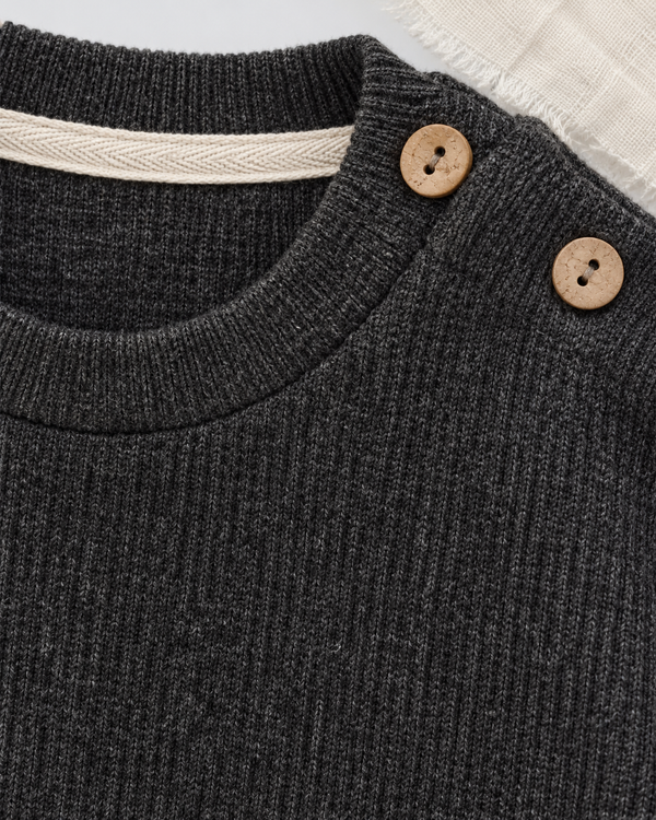 RG Brand RG395 füme omuzdan düğmeli Selanik bebek sweatshirt, kumaş ve işçilik detayı.