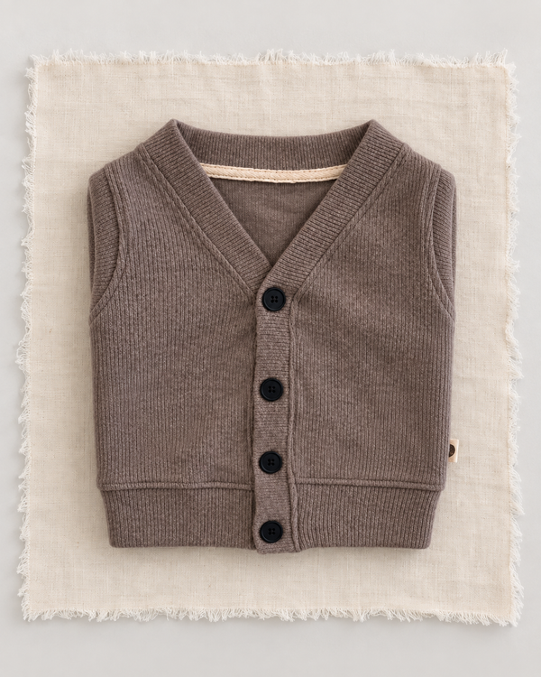 RG Brand RG397 bej düğmeli Selanik bebek hırkası, katlı görünüm.