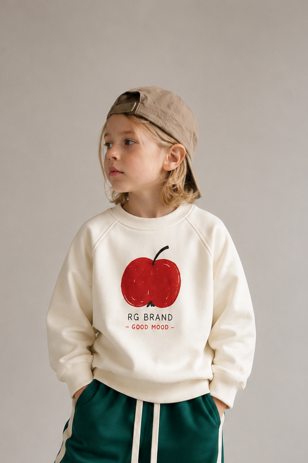 Ekru RG1794 kırmızı elma figürlü sweatshirt giyen kız çocuk
