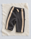 RG Brand RG406 füme melanj pantolon; ekru zeminde çapraz yerleşim, açık renk şeritler ve yan RG etiketi.
