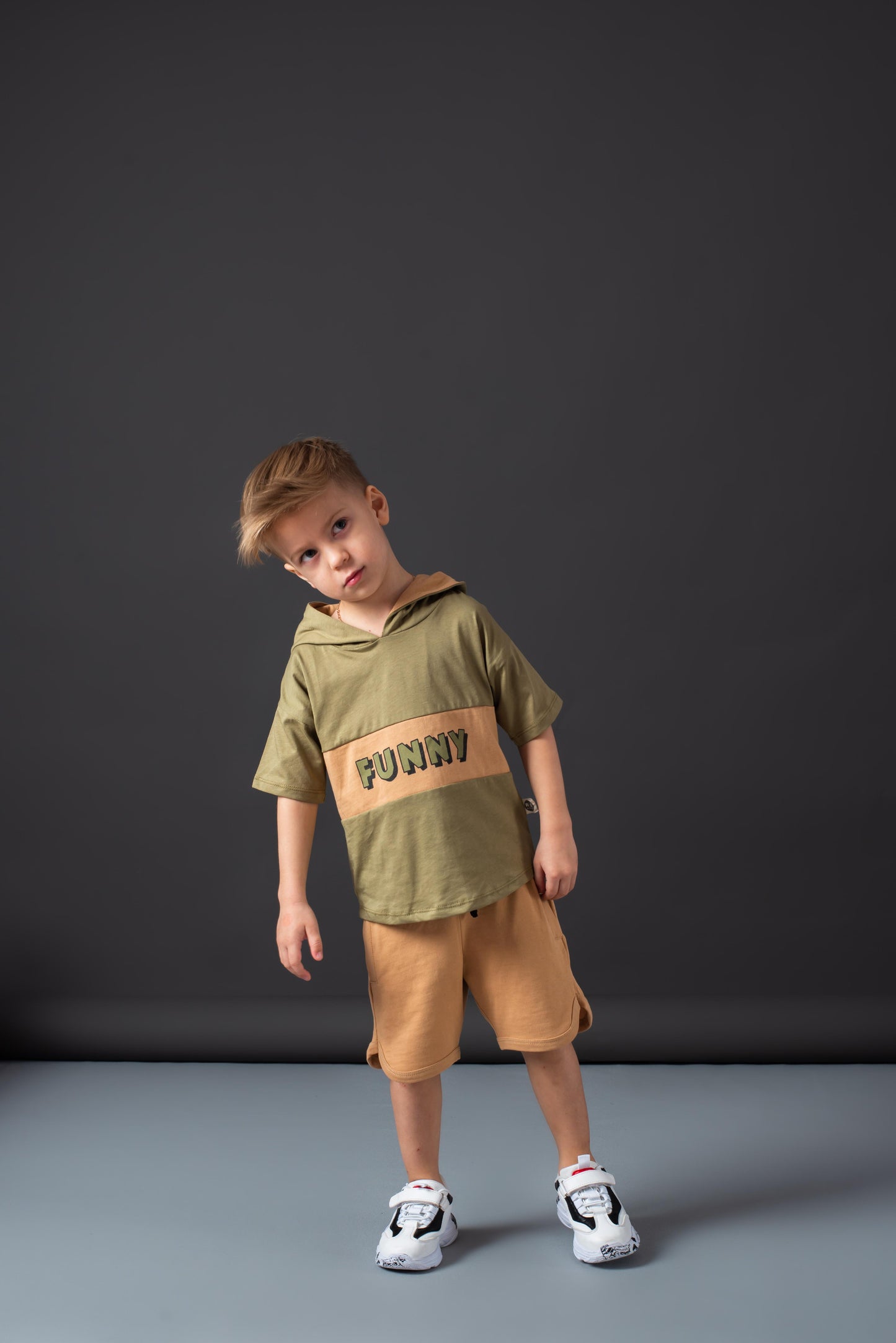 Детский комплект из футболки и шорт с капюшоном с принтом